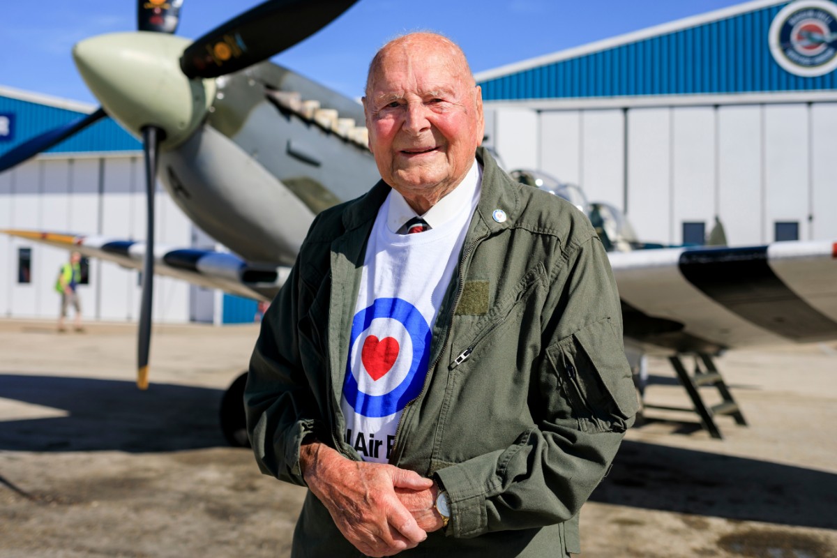 RAFBF's tweet photo. ✨🏆 We are thrilled to present 98-year-old Second World War veteran George Dunn with our Special Recognition Award this year for all he has done to support the work of the Fund. #RAFBFAwards @RoyalAirForce https://t.co/eyjInOKrRc