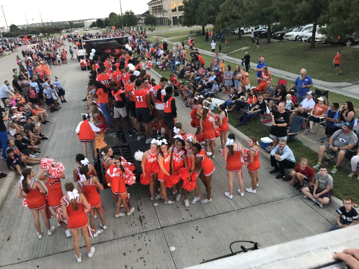 kevinwsamples's tweet image. Hey Yall, HOCO ⁦@Rockwall_HS⁩ parade isn’t cancelled, but it will be different. Reverse Parade-you drive by to support our socially distanced kids on Yellowjacket Dr.  40+ groups participating.  Honk and be loud!!  Please retweet!!  Wed. @ 6 pm.  HOCO court will be there.