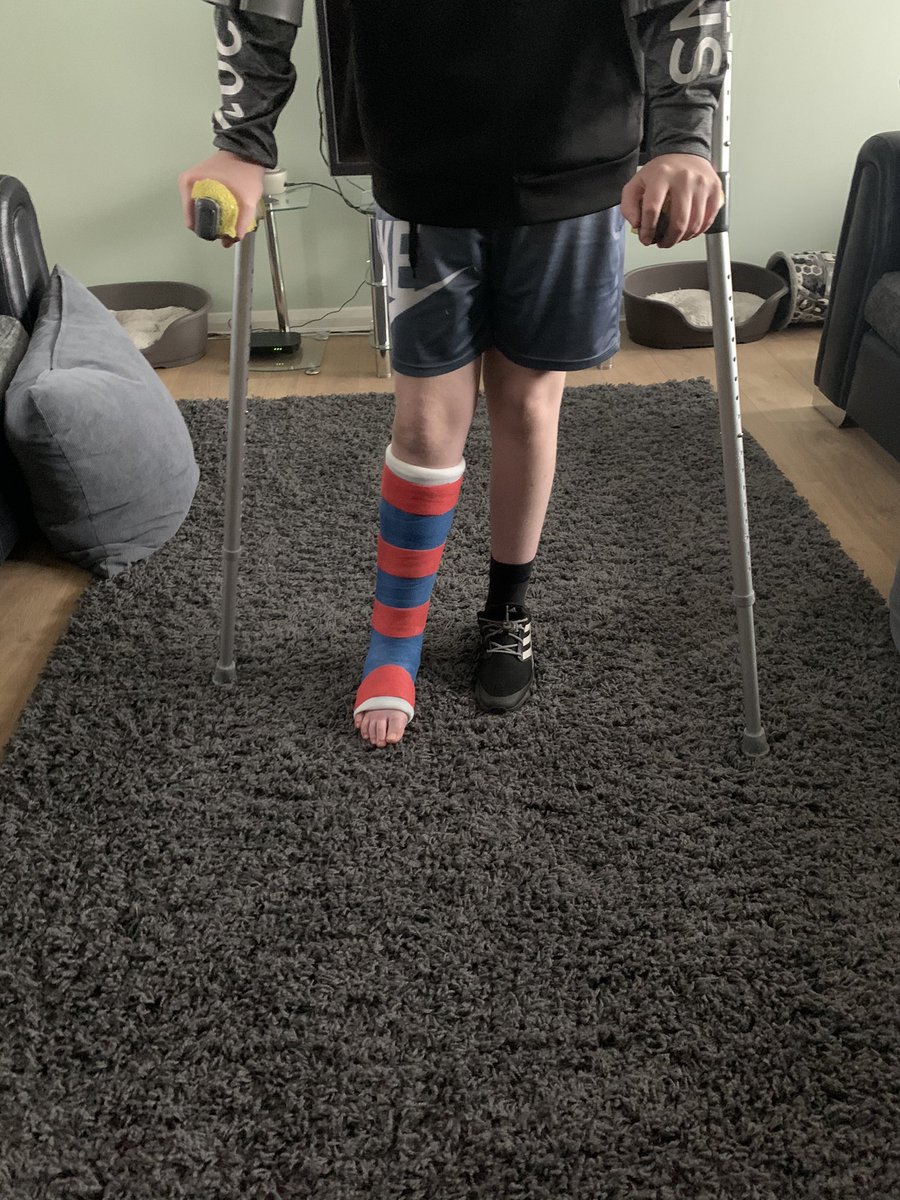 shelleybeckham's tweet photo. @CPFC when you manage to get your new cast in your team colours 🙌🏻🙌🏻 https://t.co/QNjDpdsSR8