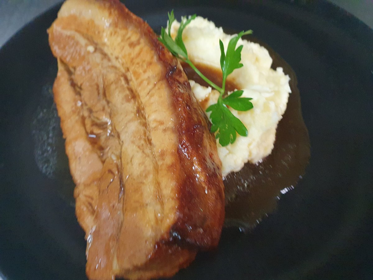 lademocratie07's tweet photo. Une belle soirée s'annonce.
Sur la carte de ce soir, cèpes et girolles, poitrine de cochon Francilin, figues de Solliès rôties pour votre plus grand plaisir.
#millesimes62
#terrasseparis
#produitdesaison
#bistronomie https://t.co/Zy5uosyDIM