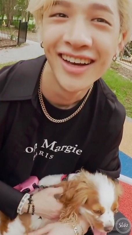 bang chan smiling, a very heartwarming thread     ✧*。٩(ˊωˋ*)و✧*。
