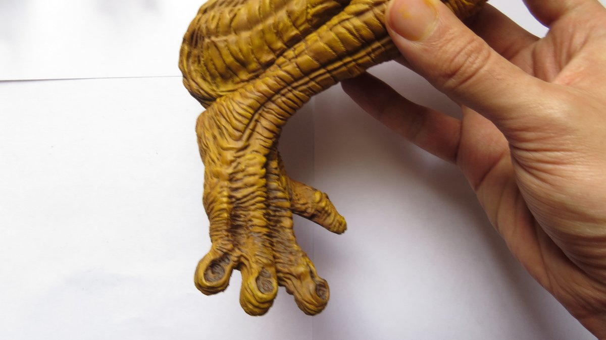 NigmaStudios's tweet photo. Here's another update about Inuto and the paint progress. The yellow color is one of the most complex to paint, it requires many layers to get the correct color palette that I have create for this design.  #Lovecraftian #Gothic #Mythos #Arkham #Cthulhu #Innsmouth #Horror https://t.co/UwCYqyo4og