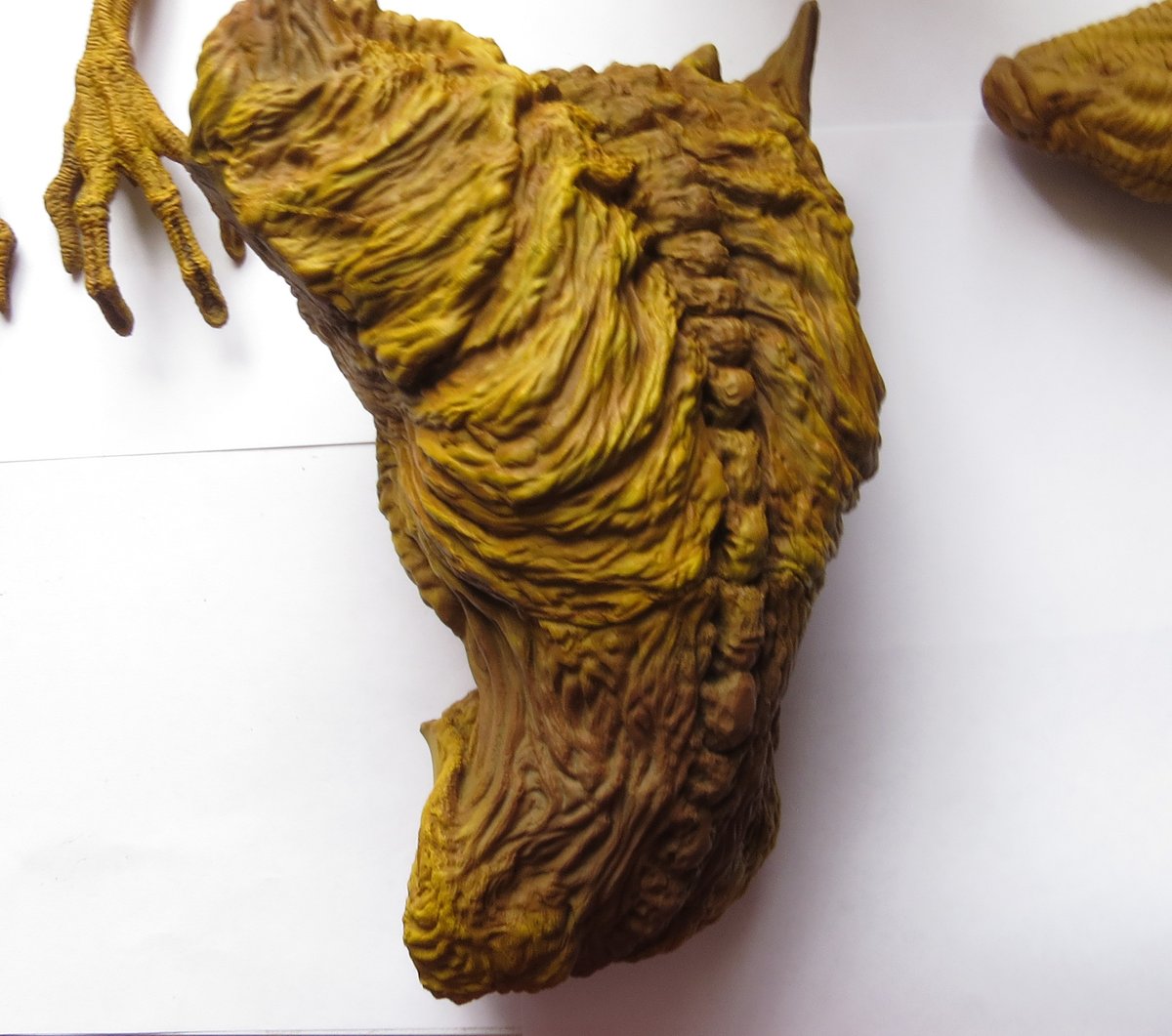 NigmaStudios's tweet photo. Here's another update about Inuto and the paint progress. The yellow color is one of the most complex to paint, it requires many layers to get the correct color palette that I have create for this design.  #Lovecraftian #Gothic #Mythos #Arkham #Cthulhu #Innsmouth #Horror https://t.co/UwCYqyo4og
