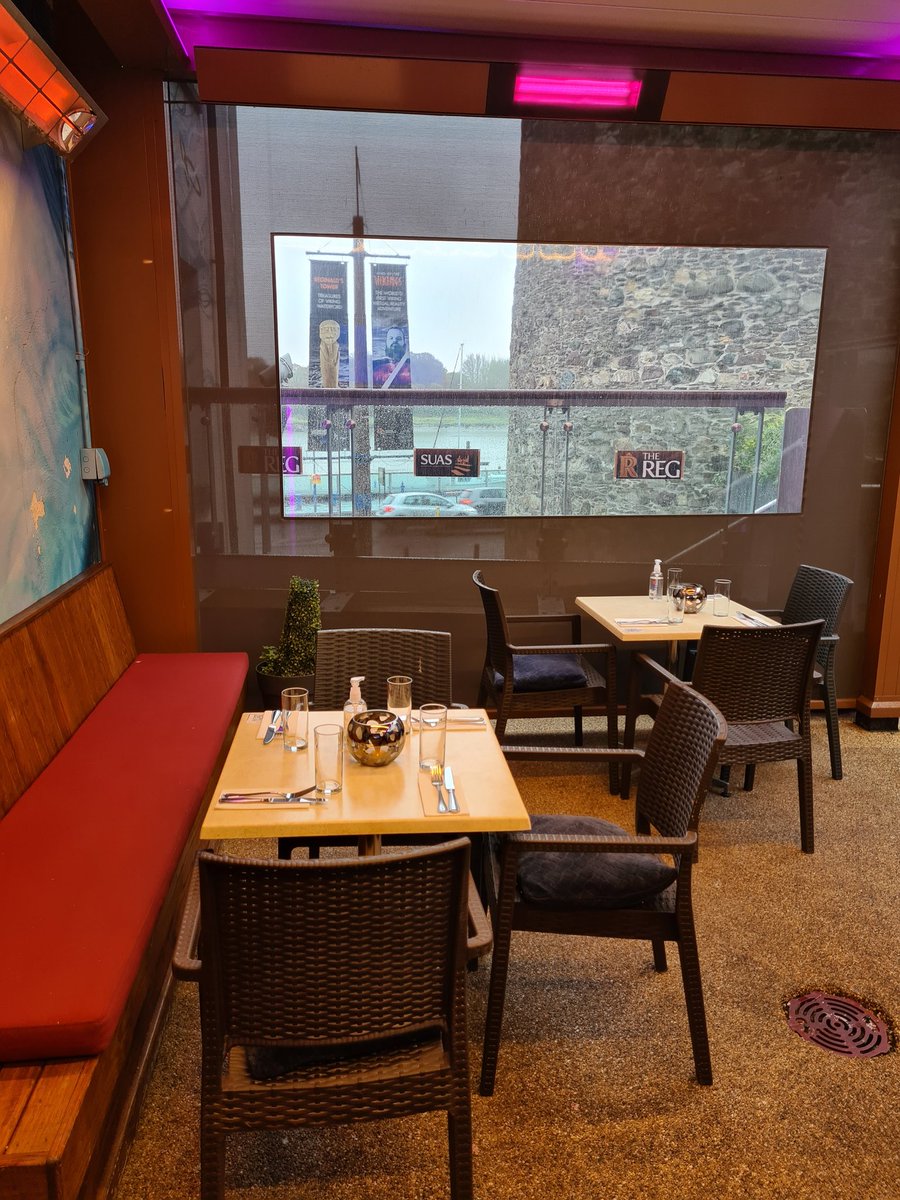 We have tables available for our 5.30pm and 9pm sittings this evening and we'd really appreciate all your support ❤ so if you feel like treating yourself, it would be a treat for us to serve you tonight 😊