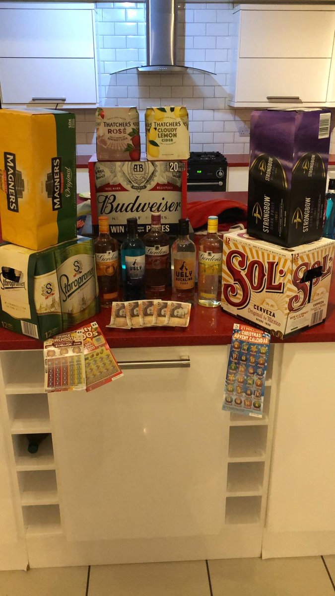 RockspurFords's tweet photo. Congratulations to @DonkeyBallz69 on winning the @DirectPremier bonus ball two weeks in a row 🙌👌💵🍺 #greatsponsors #upthespurs #oneclub ⚽️ https://t.co/TLVYzJKVnw
