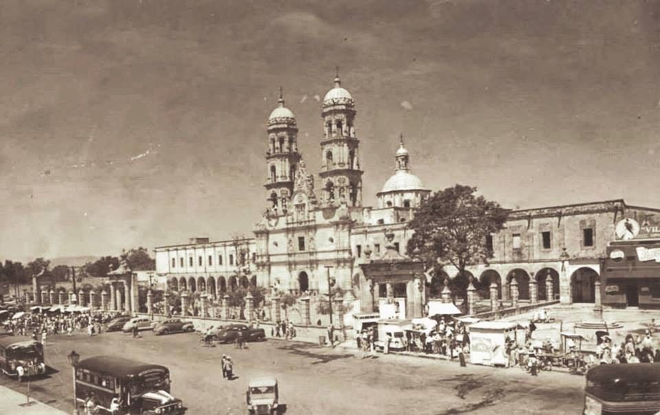 JXp214's tweet photo. Te dejo una bella postal
de la Basílica de Zapopan 1950 https://t.co/5QWstvPkbG