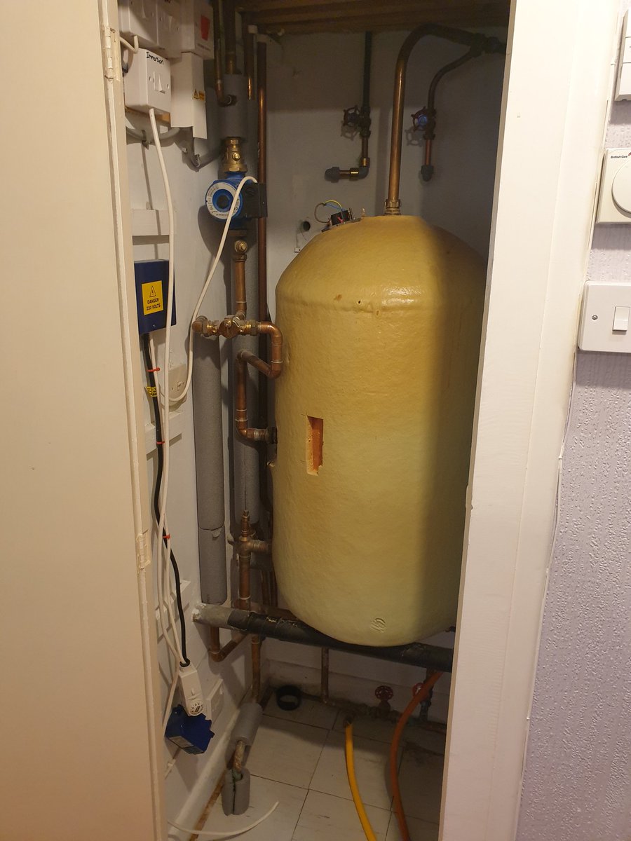 Titanheat's tweet photo. Did this job last week in #Preston, #Weymouth old conventional system out and a nice new @vaillantuk Ecotec Plus 825 in with some @SpirotechUK and a new #sensocomfort control. All new @Stelrad softlines and @EPHcontrols rad valves. Absolute dream of a customer this one too 👌 https://t.co/FXnFxZeCSp