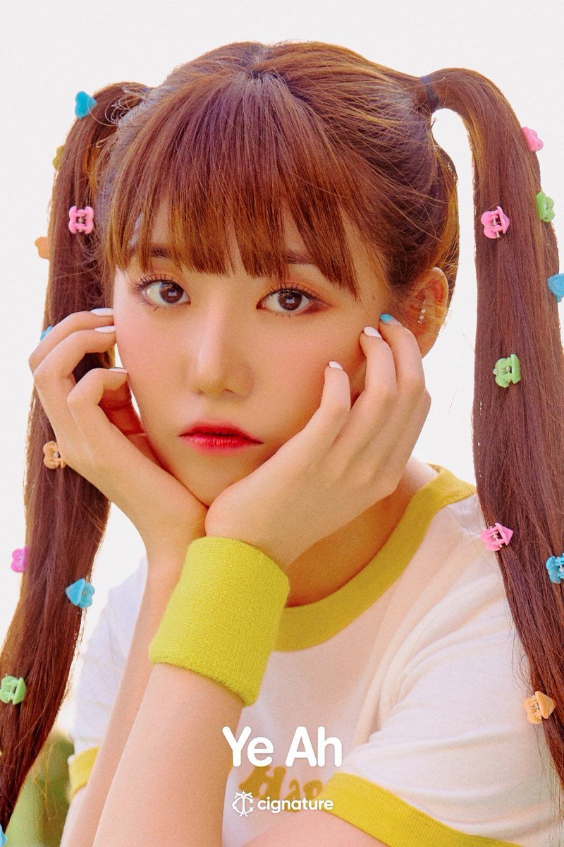 Ye Ah (예아) (Kim Ha Eun, 김하은). Main vocalist and the lead dancer of the group. She was born on october 9th, 1999, in Gongju, South Korea. Her zodiac sign is libra. She's a former GOOD DAY member, and left the group before it's disbandment.