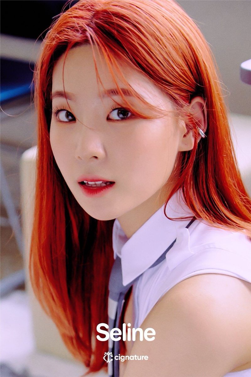 Seline (셀린) (Jung Yeon Jeong, 정연정). She's the lead rapper and a vocalist of the group. She was born on June 20th, 2000 and her zodiac sign is gemini. She did figure skating for 2 years, and her stage name was inspired by the Greek goddess of the moon, Selene.