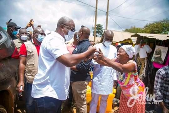 niilaryea101's tweet photo. John Mahama, a man of the people. He does not discriminate. He welcomes everybody with open arms. And has a vision for our beloved country, Ghana. 

I trust John Mahama to rescue Ghana. 

#iTrustJM
#JohnMahama2020 
#AllGhanaiansMatter https://t.co/kIAz0Z7zYt