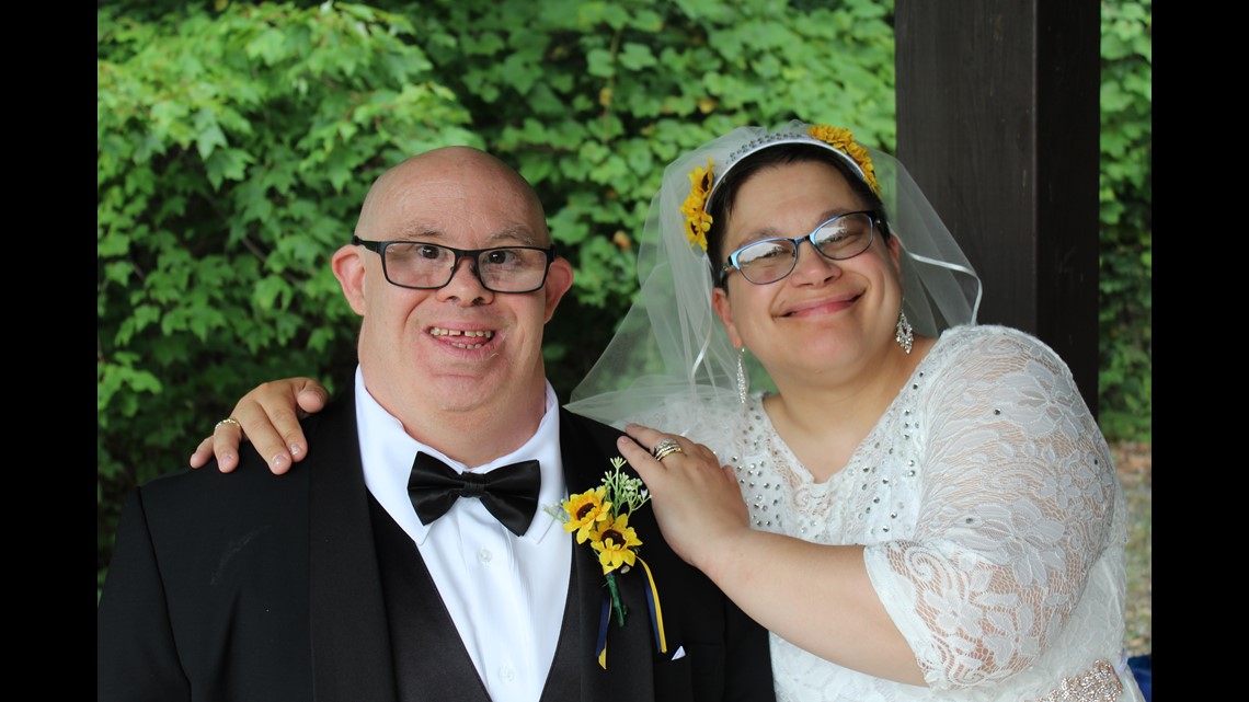 NLACRC's tweet image. "Amanda has autism and Greg has Down Syndrome. Despite what many would consider obstacles, they wanted to find love and live independently."

York County couple with special needs overcomes barriers to tie the knot fox43.com/article/news/c…
