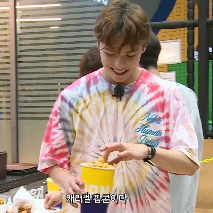 hourly vernon 🌋 tweet media