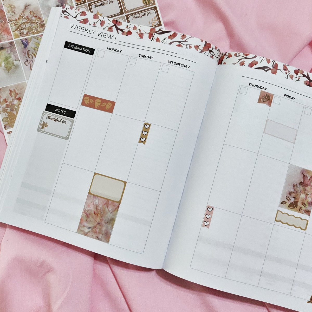 ElefanPlanner's tweet photo. Our versatile vertical layout is spacious, functional, and compatible with many of the stickers you already own (for all the sticker lovers out there)!

#planneraddict #stickerlover #plannerpeace #2021planner #functionalplanner #plannercommunity #weeklylayout https://t.co/rkNAaIcbVo