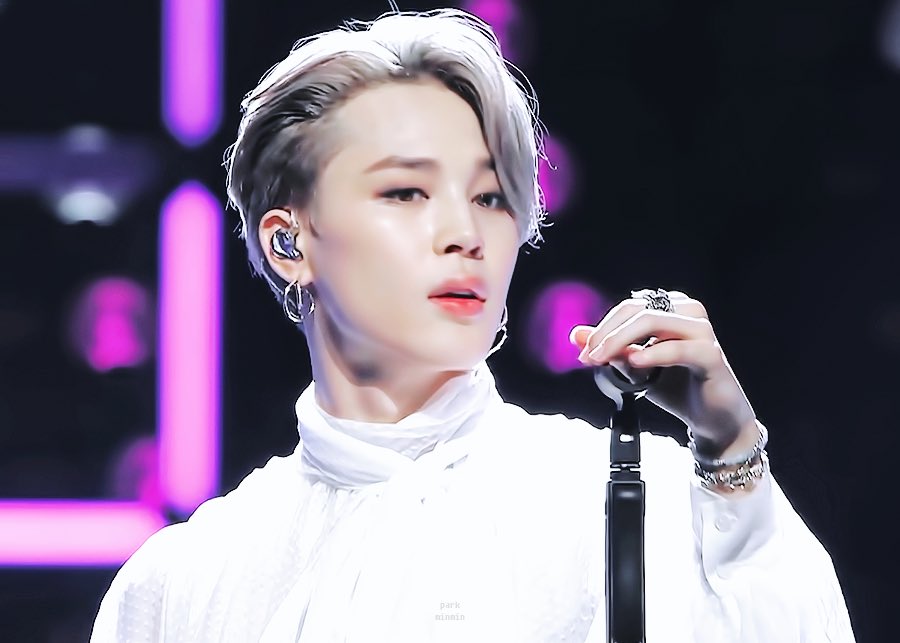 กรี๊ดดดเดดดด พระราชินิ พระราชินิเพคะะะ ขอจับมือได้ไม๊เพคะะะะะ กรี๊ดดดดดดดดดดดด