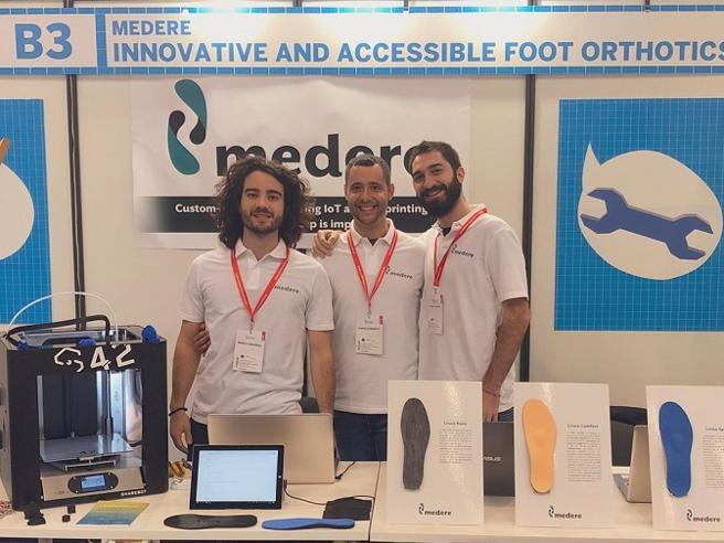 MakerFaireRome's tweet photo. Le storie di successo di #MakerFaireRome! 
Ecco il Progetto "POP - Plantari Ortopedici Personalizzati, i primi dispositivi ortopedici realizzati grazie alla perfetta sinergia tra #stampa3D e #AI da @mederesrl, startup protagonista di #MFR19! ▶ https://t.co/Qn7a7xvLg2 https://t.co/nMbWD46V8w