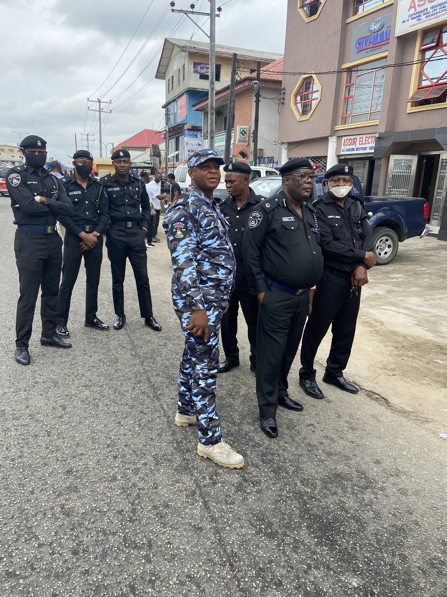 Rileyfiredou's tweet photo. Uyo police the most civilized in the country...no guns #SARSMUSTENDNOW #SarsMustGoNow #EndPoliceBrutality https://t.co/fbl4MOD2ay