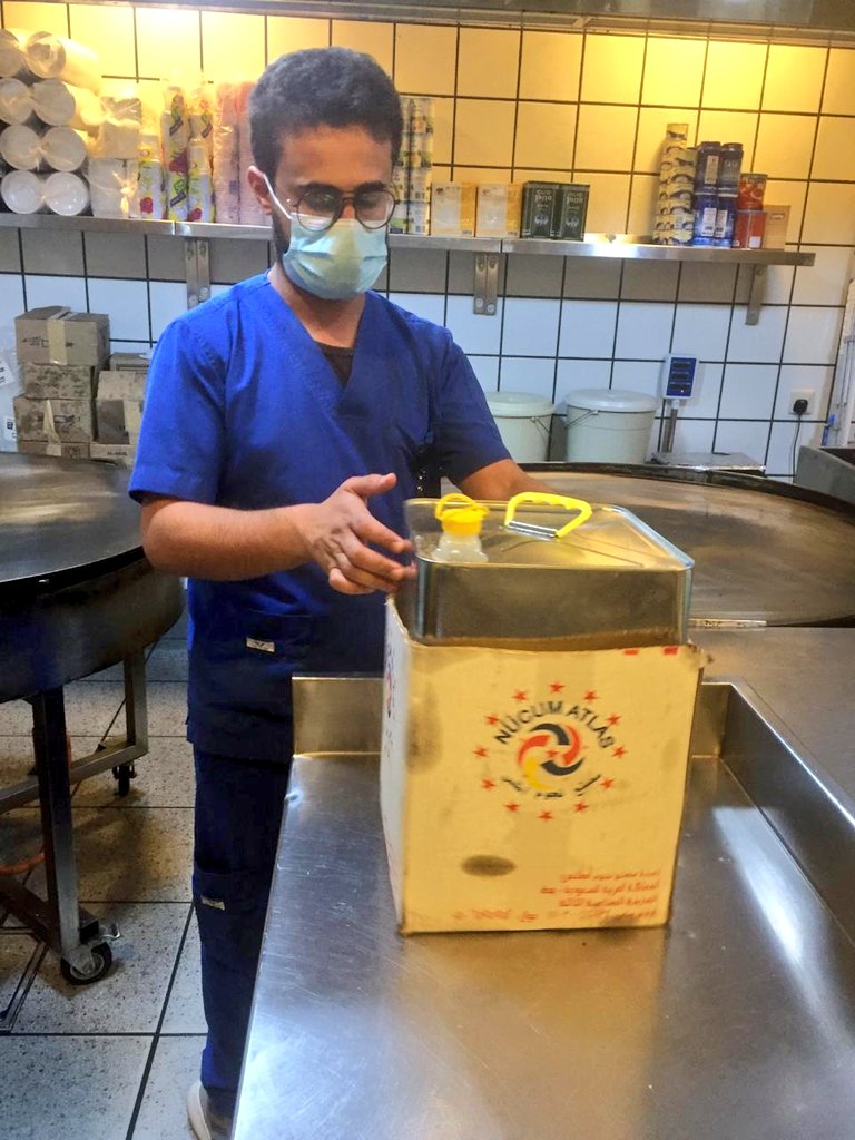 ar_municipality's tweet photo. تواصل #بلدية_أحد_رفيدة جولاتها الرقابية والتفتيشية على المطاعم والمحلات التجارية للتأكد من تنفيذ الإجراءات الاحترازية ، كما طبقت نظام الغرامات والجزاءات البلدية بحق المحلات التي لم تنفذ الاشتراطات البلدية . https://t.co/mBshPmyXlI