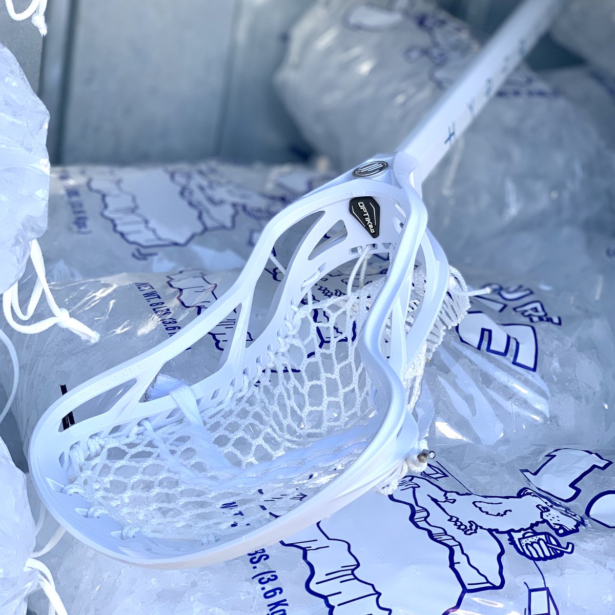 StinsonMellor's tweet photo. Colder than a freezer full of ice.  @MaverikLacrosse #optik2 with @EastCoastDyes #hero3 mesh &amp; @MaverikLacrosse #hyperlite #icy #icecold #frosty https://t.co/1htZjxxtlY