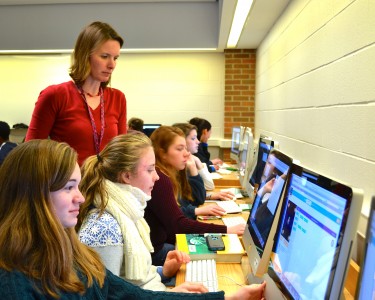 A2schools's tweet image. Congrats to @HuronHighA2&apos;s Jennifer Colby—Michigan Association for Media in Education&apos;s District Library Director of the Year! Check out her favorite authors, tips for keeping students engaged &amp;amp; her biggest challenge at the moment. rb.gy/2l38dr @A2SchoolsSuper  #Miched