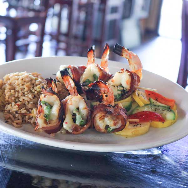 Dodies_Allen's tweet photo. Because every good dish deserves jalapenos.
Shrimp Brochettes ~ Six applewood smoked bacon-wrapped jumbo shrimp with jalapeño and pepperjack cheese.Served with fresh garden salad, sauteed veggies and dirty rice. https://t.co/PH2YifFlw6
