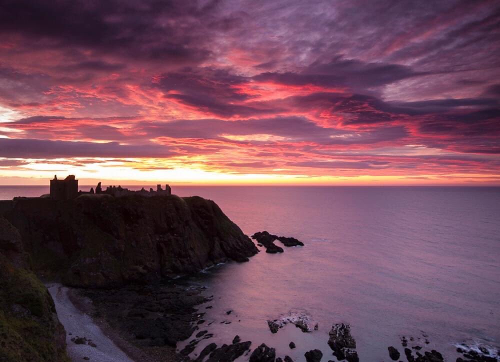 Shutterblink_'s tweet photo. Dawn at #Dunottar castle near Stonehaven in North East #Scotland
👉follow @Shutterblink_
#Aberdeen @ThePhotoHour #photographer #photography #Landscapes #photooftheday #ScotlandIsNow @OPOTY @OutdoorPhotoMag https://t.co/7RUjuPLwJR