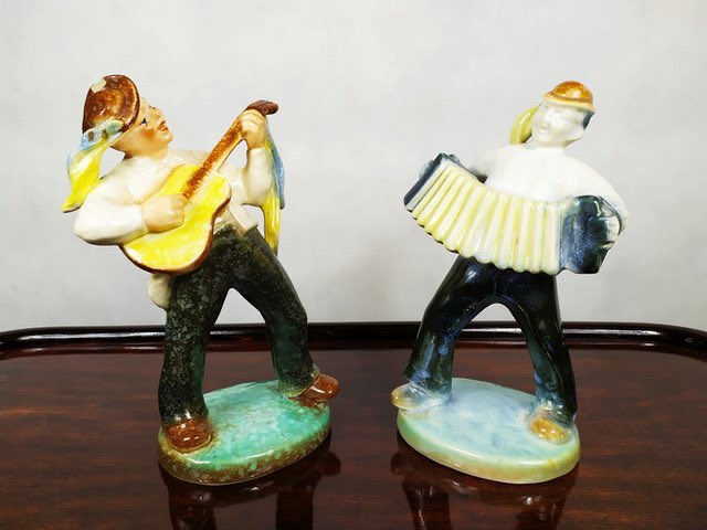 44Pigeons's tweet photo. Porcelain Musicians
Catalogue No.: 3.020.DA.0001
#antique #antiques #vintage #antiqueshop #antique #musicians #porcelain #statue #colorful #cottagecore #happy #music #sounds #ditmar #ditmarurbach #retro #beautiful #joy #joyful #cheer #happiness https://t.co/6jXXN5Z7vs