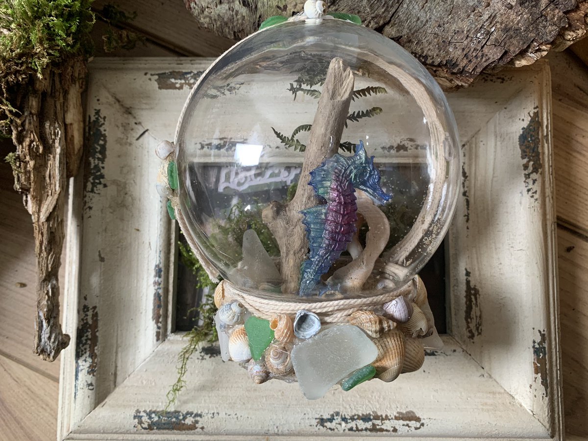 Divinecurriosi1's tweet image. Evening all #inbizHour what a ☔️ day for us hope it was better where you were? Iv been doing my four element spheres ready for a fayre end of the month these are available this week on my shop and they also represent your star sign cancer,Pisces,Scorpio #altardecor #watersigns