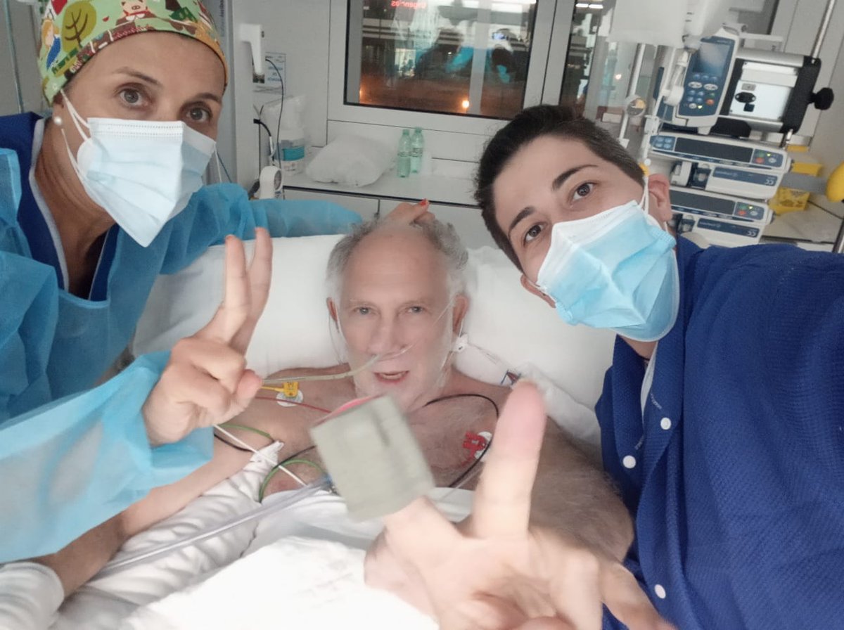 #Covid19 Contraje el virus hacia el 19 de septiembre. La neumonia bilateral arrasó los pulmones. Tuvieron  que ordenar ponerme en coma inducido (Intubarme)Mi buena salud y la experiencia de médicos y enfermeras de la Fundación Jiménez Díaz hizo el milagro. Me recupero en la UVI.