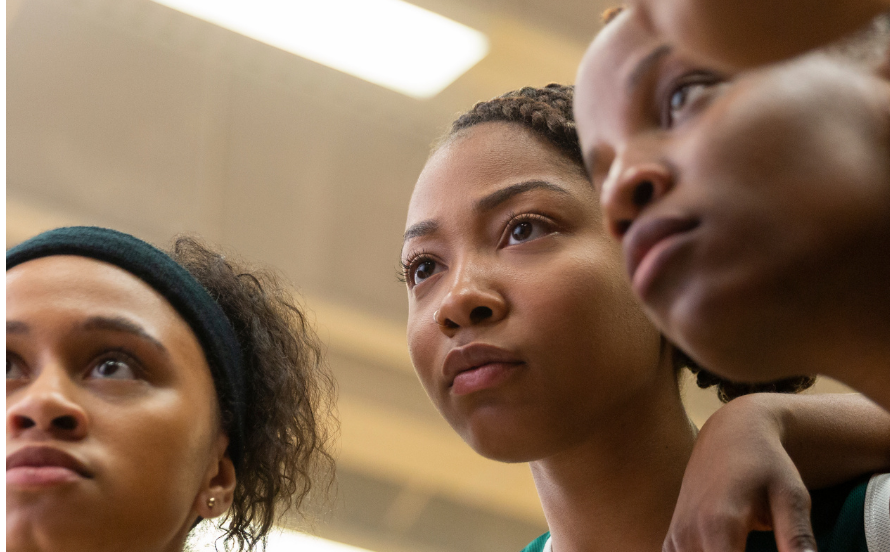 ProdSerie's tweet photo. Prontos para conhecer uma geração que não se conforma e vai à luta. 

#grandarmy chega sexta-feira (16) e mostra como 5 alunos da maior escola pública do #brooklyn encaram um mundo caótico em busca de sobrevivência, diversão, liberdade e um futuro melhor.

#producaoemserie https://t.co/XyCtuk0wUN