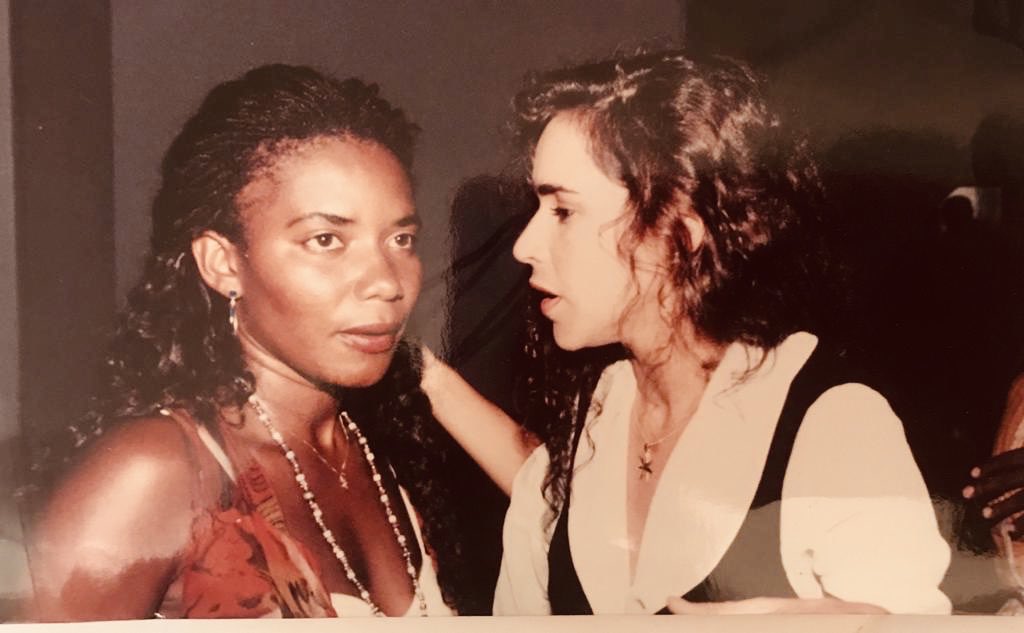 danielamercury's tweet photo. Mexendo em minhas fotos achei essa nossa foto de 1992, lembrança de nossa amizade. @MagaAfroPop,amiga querida, feliz aniversário!Que sua vida tenha a força e a beleza que você transmite no palco,lhe admiro demais como pessoa e artista.Parabéns, muito sucesso e alegria! https://t.co/7p96JCGVE4