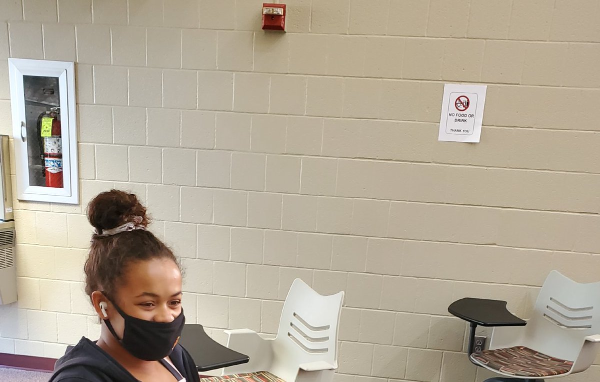 ALCurriculum's tweet photo. Students in @krystinefrisch's #apweserve class sponsored by the @CollegeBoard have adopted Vincent Elementary School to provide reading tutoring. @AvonLakeHS Senior Jack Fazio organized the ongoing activity. #ALExcellence https://t.co/YwGfpUWX3W