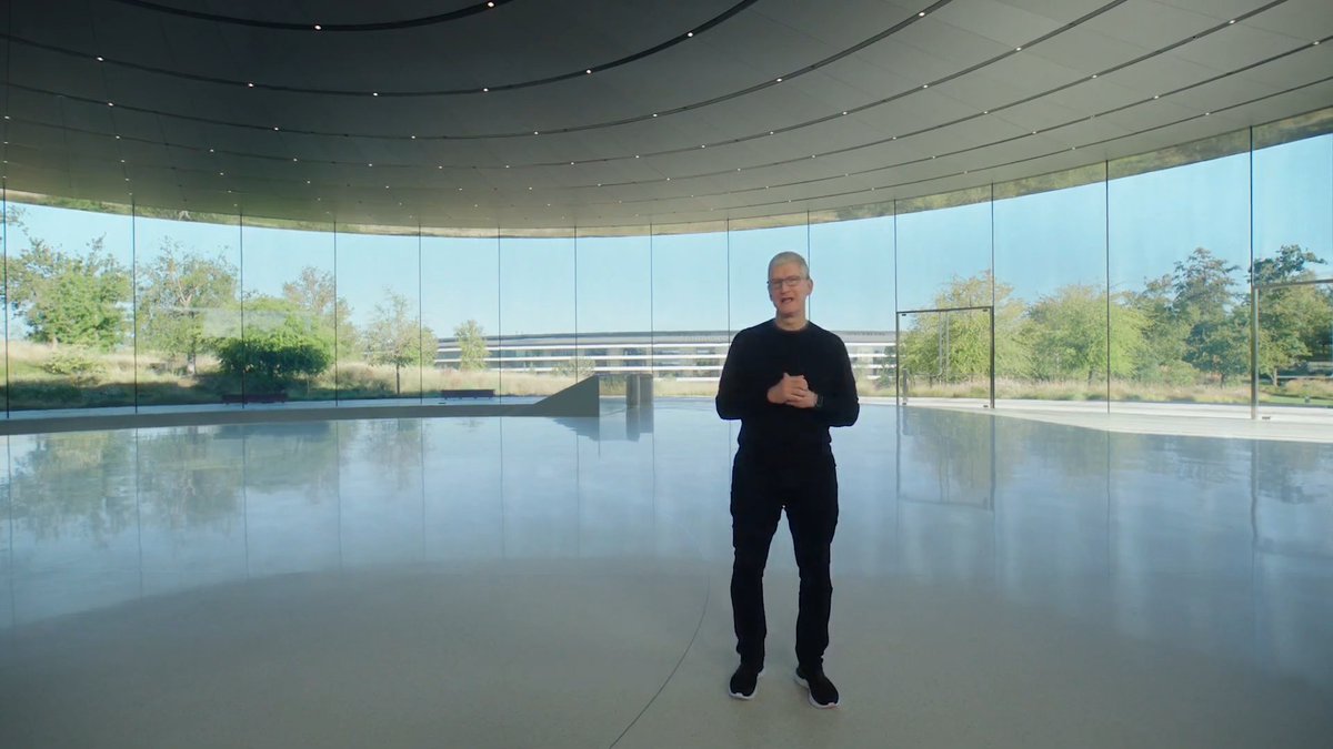 Melinda_DS's tweet photo. Attends, Tim commence par un "Hello". C'est quoi ce scandale ?!! #TeamGoodMorning #AppleEvent https://t.co/pQCLcZhP0w https://t.co/SSJafqbKC6