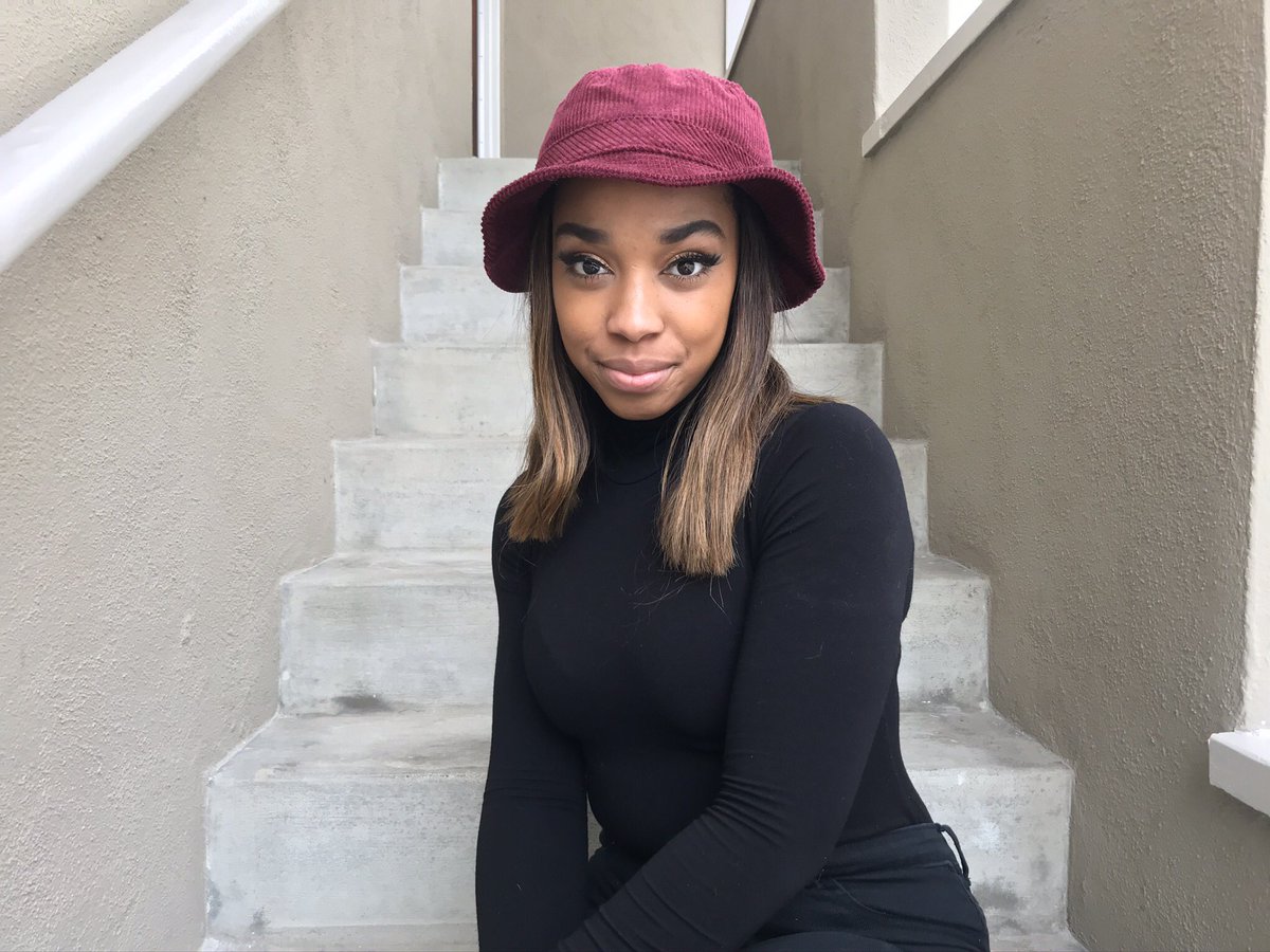 CatEyesByRaque1's tweet image. Some ladies love their cat eyes with a side of lashes!  I love it ! 
#wingedlinertutorial #cateyes #cateyeliner #cateyetutorial #cateyekittens #wingedliner #makeuptrends #makeup #cateyelinerstamp #wingedeyeliner #makeuptools #cateyestamp #cateyesbyraquel #professionalmakeupartist