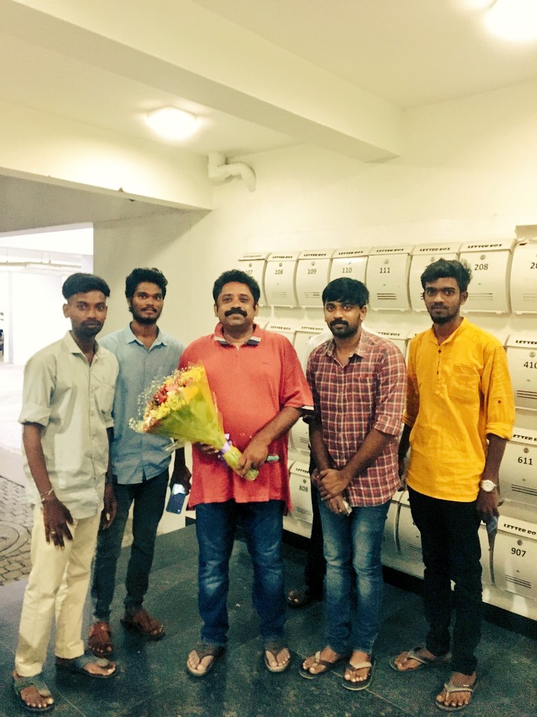 Ranjith_1418's tweet photo. எளிமையானவருடன் சிறப்பான தருணங்கள்
மக்கள் இயக்குநர் @seenuramasamy
அவர்களுடன்...
#HBDSeenuramasamy https://t.co/UFRK7Ap1uf