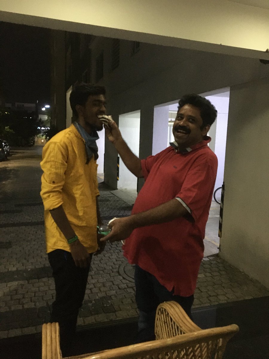 Ranjith_1418's tweet photo. எளிமையானவருடன் சிறப்பான தருணங்கள்
மக்கள் இயக்குநர் @seenuramasamy
அவர்களுடன்...
#HBDSeenuramasamy https://t.co/UFRK7Ap1uf