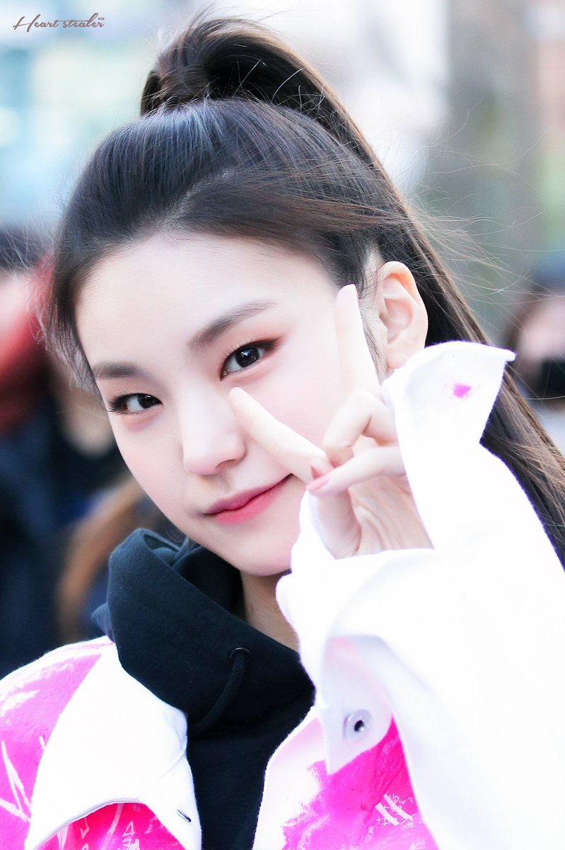 stobely's tweet photo. ㅤ
                                ˚  ·  *
                     𝒍𝒂𝒏𝒆𝒚'𝒔 𝒖𝒑𝒄𝒉𝒂𝒓  ˚.༄
                * ˚ ✦ ㅤ © hourlyhwangyeji
ㅤ
#YEJI ITZYofficial https://t.co/idyRMkFRG1