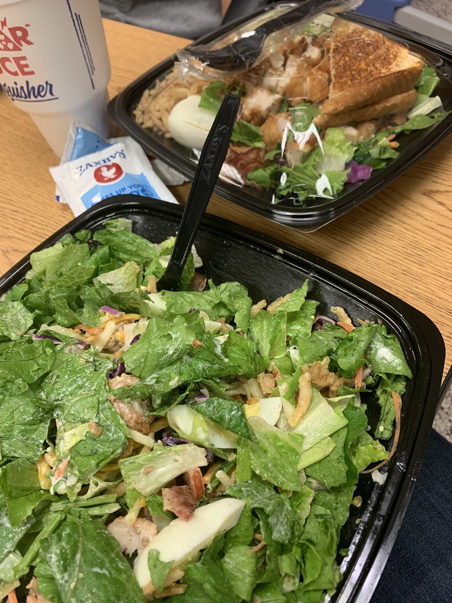 AcPitts411's tweet photo. @SedgeGardenES #teachersfortakeout @JayneTownsend10 A Yummy Salad for Lunch... thanks to Zaxbys https://t.co/Xk5ruuK6KO