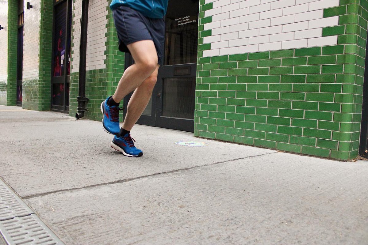 runandbecome1's tweet image. Ready for your evening run? 👀

Are you looking for a reliable shoe that's soft and smooth? The Ghost 13 offers improved transitions for zero distractions, so you can focus more on what matters most: your run. 🏃‍♀️ 🏃‍♂️💨

#Ghost13 #getyourrunon #runnerworld #brooksrunninguk #brooks