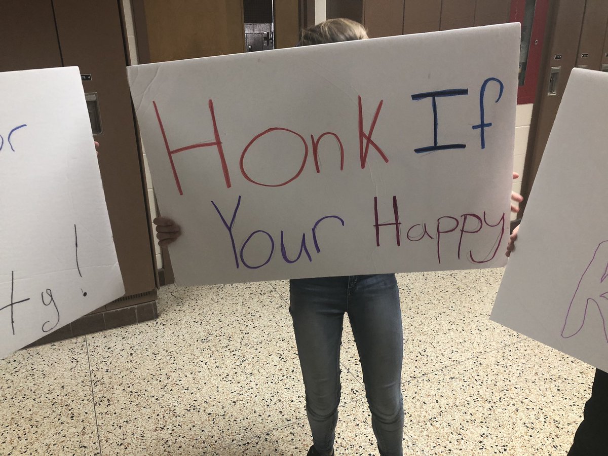 Our <a href="/EcoleWEH/">Walter E. Harris</a> intermediate students are heading out for physical education/a community walk. They are using the opportunity to spread some joy and happiness! #DDSBWellBeing #DDSBEngagement <a href="/DurhamDSB/">DurhamDSB</a> <a href="/JackNigro/">Jack Nigro</a>