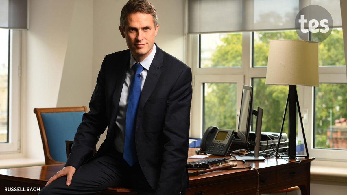 notDcfcBoss's tweet photo. Thread of Gavin Williamson as Alan Partridge.
1. Office https://t.co/L5JBYZftAr