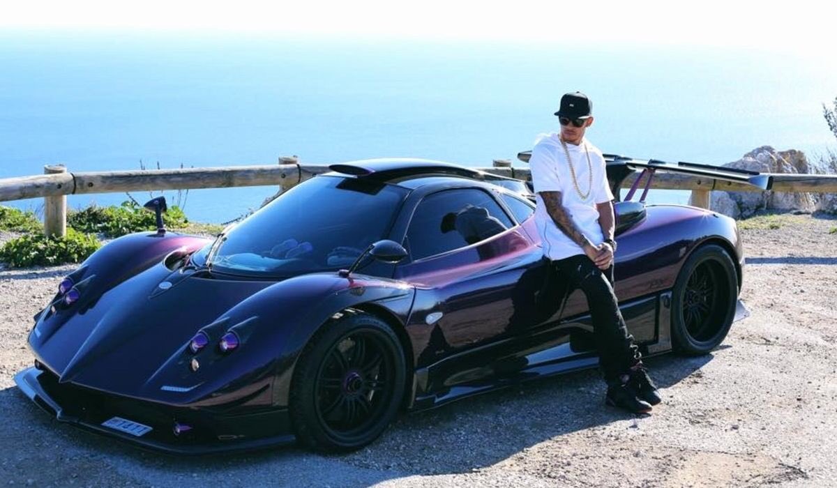 lewis hamilton - pagani zonda > let’s face it if he wasn’t an f1 driver he would still be a model worth millions