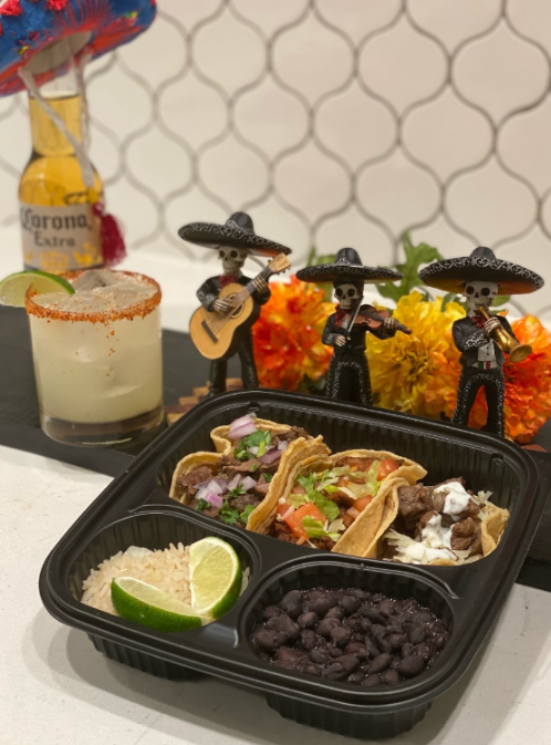 fly2midway's tweet photo. Build your own #tacos at @DeColoresPilsen with your choice of meat, veggies, rice, beans, cilantro, and more! Enjoy with a refreshing @corona Or La Piña Margarita shaken with pineapple juice and a Tajin rim and lime. Located in Concourse A, Food Hall. https://t.co/30ul81On5K https://t.co/2VD9aJ0Zlw