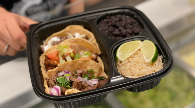 fly2midway's tweet photo. Build your own #tacos at @DeColoresPilsen with your choice of meat, veggies, rice, beans, cilantro, and more! Enjoy with a refreshing @corona Or La Piña Margarita shaken with pineapple juice and a Tajin rim and lime. Located in Concourse A, Food Hall. https://t.co/30ul81On5K https://t.co/2VD9aJ0Zlw