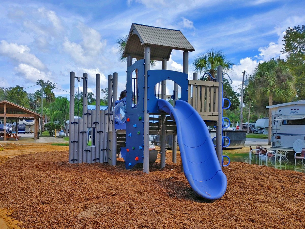 BYORecreation's tweet image. This Homosassa RV Park on Florida's Gulf Coast is the proud owner of a new BYO Playground! #createplay