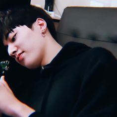 gw masih baru banget nih. jadi fambest pertama gw yok. gw tunggu di DM..

#roleplayerindonesia #roleplayer #roleplayerkpop #roleplayeraccount #rpindonesia #rpkpop