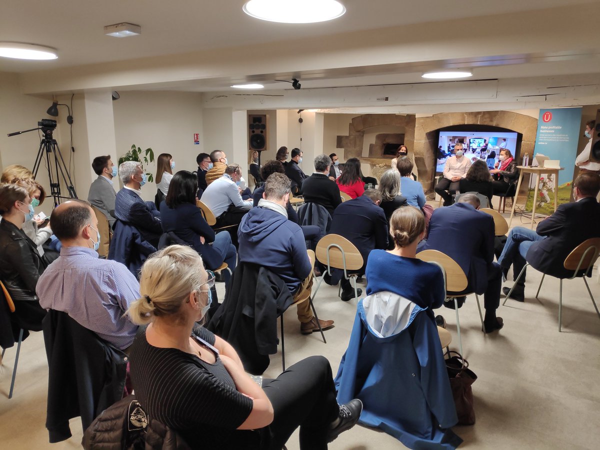 Cüriositee 🙌 // En direct
Nous sommes ravis d'accueillir Pauline Hamon de <a href="/smiilefr/">Smiile</a> , Benoît Lanlard de #ITGA #batinbox et <a href="/gaelleaubree/">Gaëlle Aubrée</a> de @monemprunt <a href="/FF2iOrg/">La FF2i devient FF2i - Proptech France</a> pour vos interventions ! Place à Arantxa Manterola de <a href="/OFImmo/">Ouest France immo</a> 
🎥 youtu.be/hNYpIyVHp2U