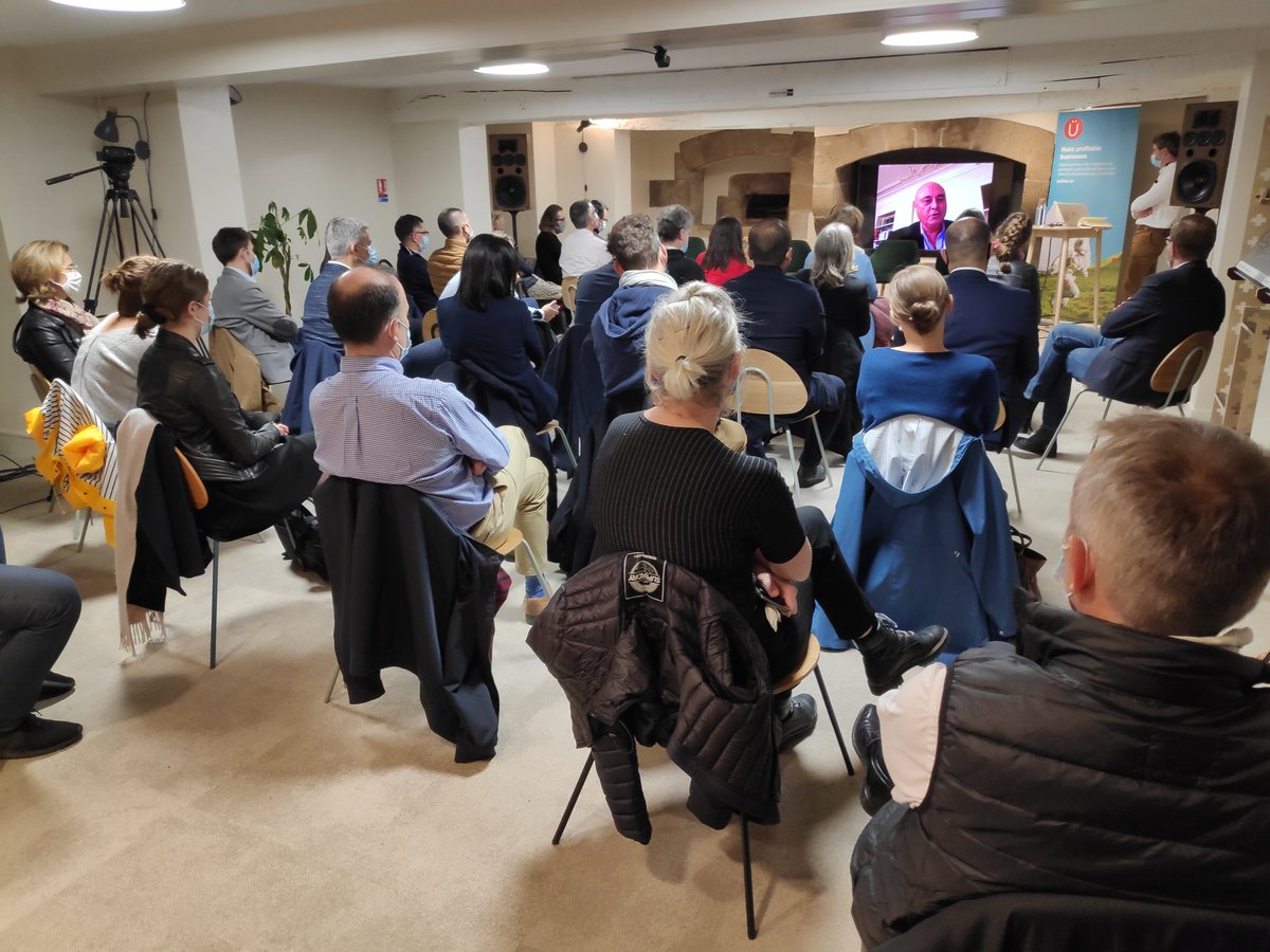 En direct 🎥 // <a href="/HBuzyCazaux/">Henry Buzy-Cazaux</a> intervient en visio pour cette dernière partie des conférences #Proptech !
Suivez en live le #Cüriositee par ici youtu.be/hNYpIyVHp2U