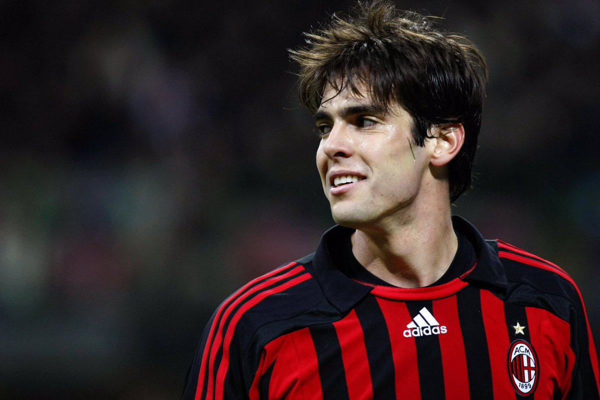 [THREAD] : Il était une fois ... Ricardo KakáCe thread a pour but de retracer la carrière du brésilien Kaká à l'AC Milan, où il a écrit sa légende.