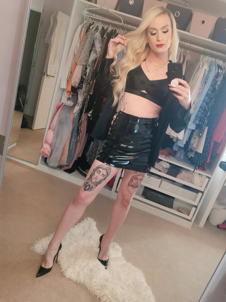 urprincesspea's tweet photo. Kiss my Loubs 💋💋 https://t.co/mW9BGIovnd
