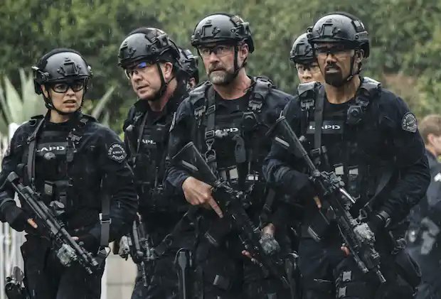 Сват сша. Swat 2023. Спецназ lapd. S. Спецназ сша swat.